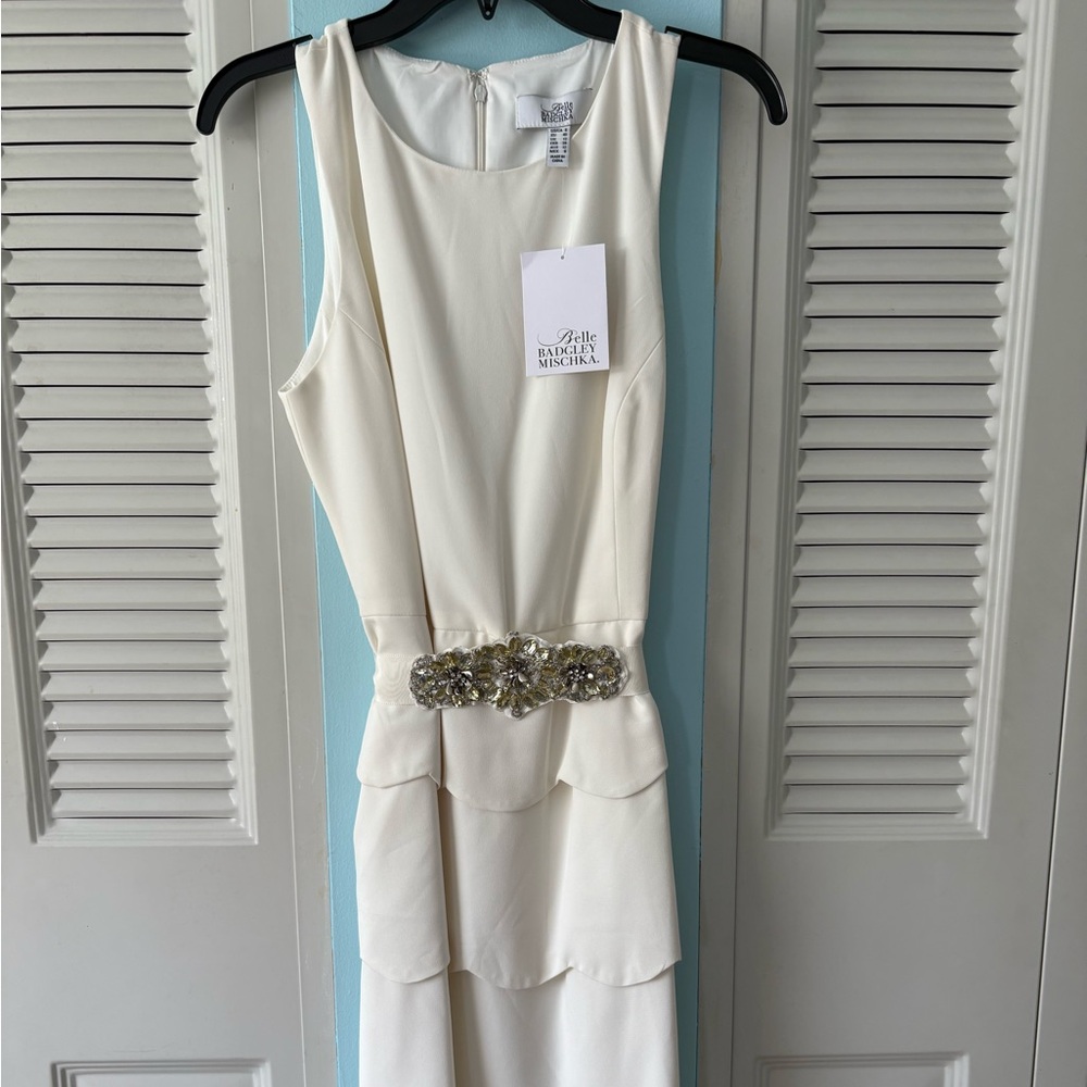 NWT Belle Bradley Mischka  scalloped dress with accented belt and waist. Sz 8.